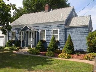 16 Wilmot Rd, New Haven, CT 06515-1005