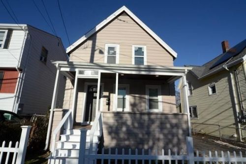 19 Arlington St, Everett, MA 02149-3824