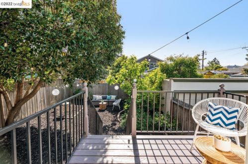 5937 Fremont St, Oakland CA 94608-2217 exterior