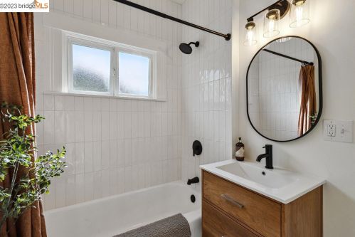 4143 Howe St, Oakland CA 94611-5117 exterior