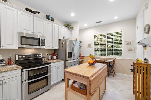 9012 Alturas St, Naples, FL 34113-3101