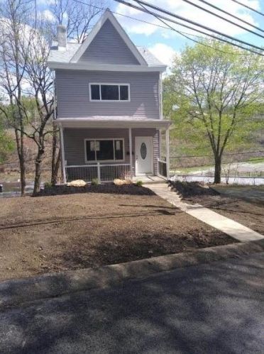 441 Agnew Ave, Pittsburgh, PA 15210-4241