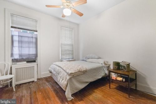 210 Carpenter St, Philadelphia PA 19146-2516 exterior