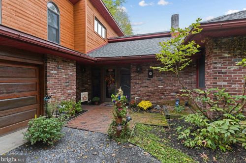207 Thomas Ave, Riverton, NJ 08077-1225