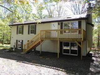206 Timber Hill Rd, Henryville, PA 18332-7191