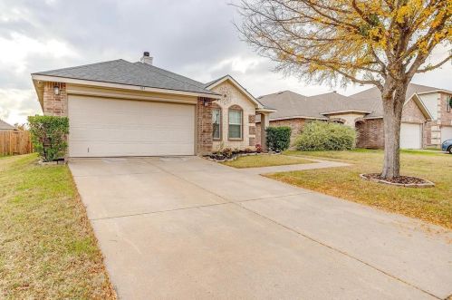 709 Crystal Dr, Burleson TX  76028-8663 exterior