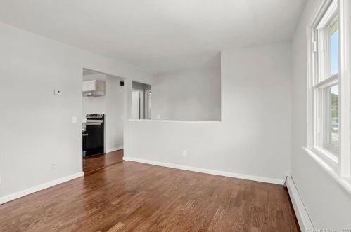 719 Queen St, Bridgeport CT  06606-3379 exterior