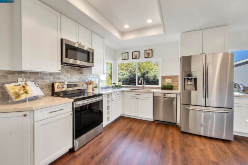 2160 Shea Dr, Pinole, CA 94564-1844