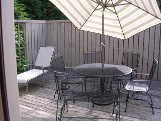 1280 Southdowns Dr, Blmgtn IN  47401-6034 exterior