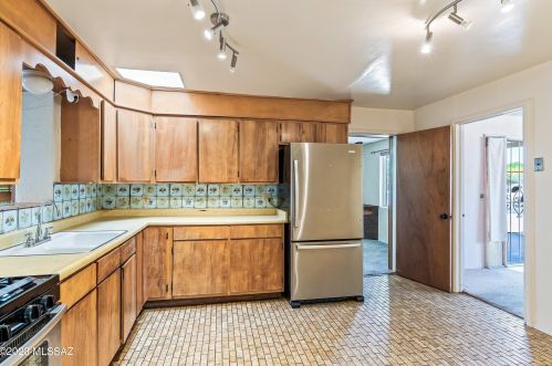 902 Prince Rd, Tucson AZ 85705-3028 exterior