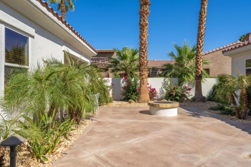 56430 Muirfield Vlg, La Quinta CA  92253-7648 exterior