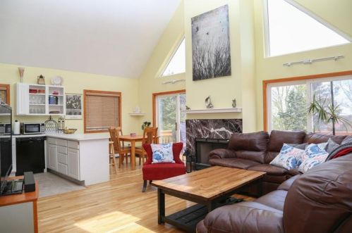 853 Boston Neck Rd, South Kingstown RI  02882-2904 exterior