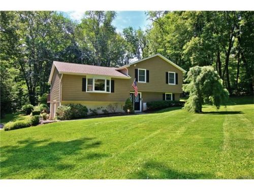 16 Nathan Hale Dr, Stormville, NY 12582-5623