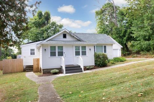 12 Batavia Rd, Patterson, NY 12563-2134