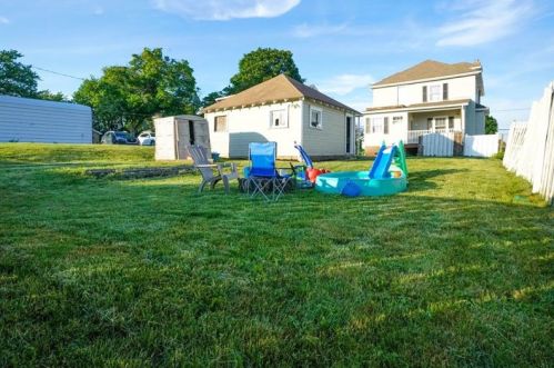 915 School St, Beaver Falls, PA 15010-2855