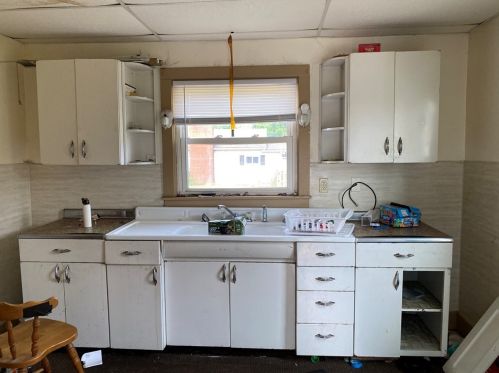 25 Chestnut St, Hermitage, PA 16159-3601
