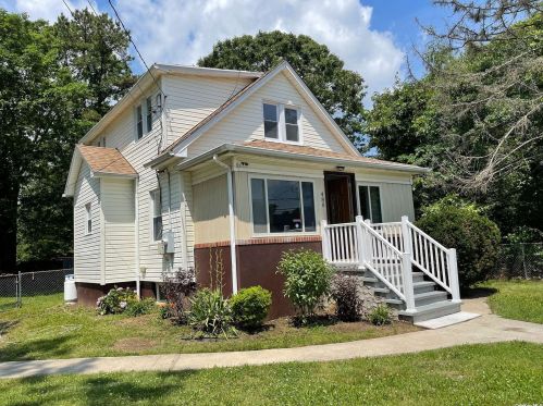 488 Islip Ave, Islip Manor, NY 11751-1813