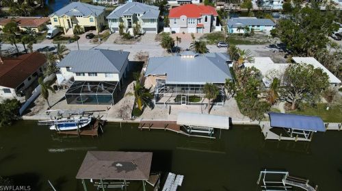 330 Madison Ct, Fort Myers Beach FL  33931-3642 exterior