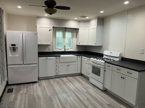 44 Manor Rd, Parsippany NJ  07834-2529 exterior