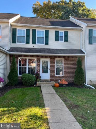 39 Village Dr, Collegeville, PA 19473-1796