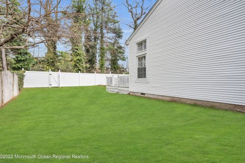 7 Baytree Cir, Middletown NJ  07748-5105 exterior