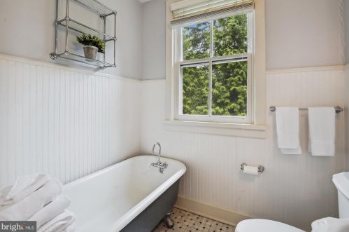 19 Cornwall St, Leesburg VA 20176-2701 exterior