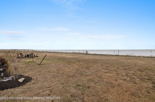 1600 Bch Blvd, Lacey NJ  08731-5031 exterior