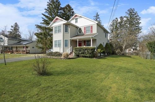 2 Cedar Ln, Thiells, NY 10984-1211