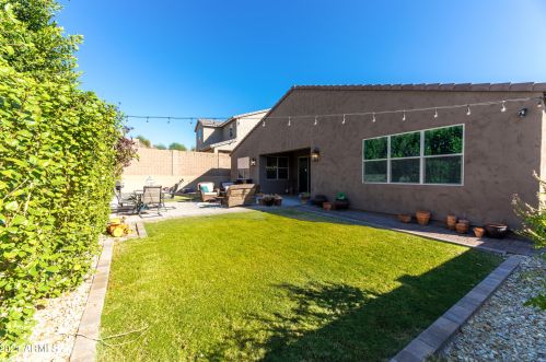 2922 Amber Sun Dr, Phoenix AZ 85085 exterior