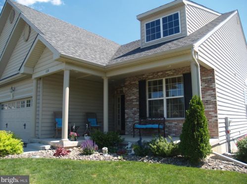 1120 Spring White Dr, Breinigsville, PA 18031