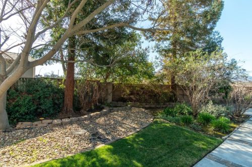 2070 Carousel Dr, Hollister CA  95023-5665 exterior