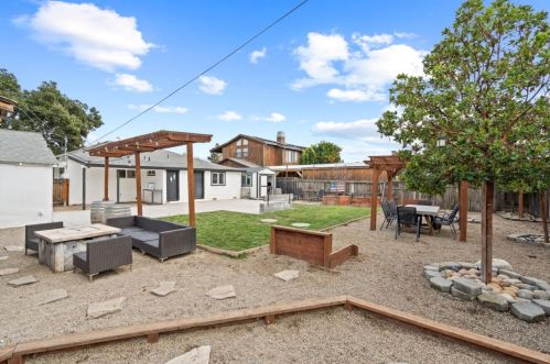 3130 Airline Hwy, Hollister CA  95023-9725 exterior