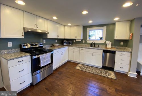 13413 Mountain Rd, Lovettsville VA  20180-2816 exterior