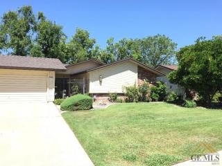 1435 Thunderbird St, Bakersfield, CA 93309-3520