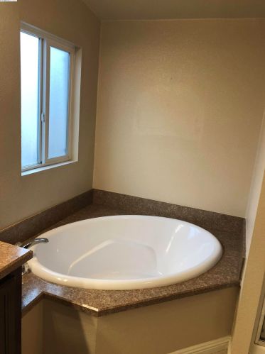 1462 Salamanca Ave, Hayward CA  94544-6256 exterior