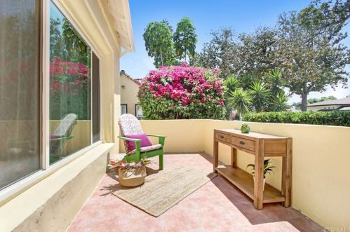 1360 Graynold Ave, Glendale, CA 91202-2041