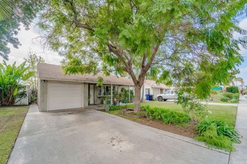 7648 Phlox St, Downey, CA 90241-4435
