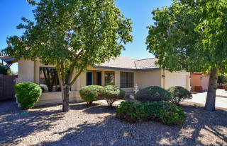 13 Golden Key Dr, Gilbert, AZ 85233-5811