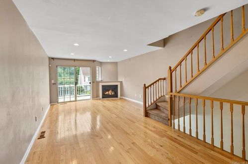 105 Park Ridge Ln, White Plains, NY 10603-3100