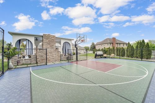 10204 Royal Ct, Hammond, IN 46321-2913