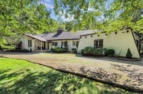 14 Laurel Rd, Lewisboro, NY 10590-2317