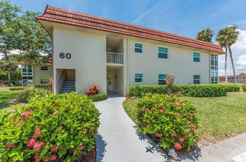 60 Woodland Dr, Vero Beach, FL 32962-3795
