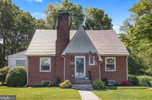 3797 Vine St, Camp Hill, PA 17011-4341