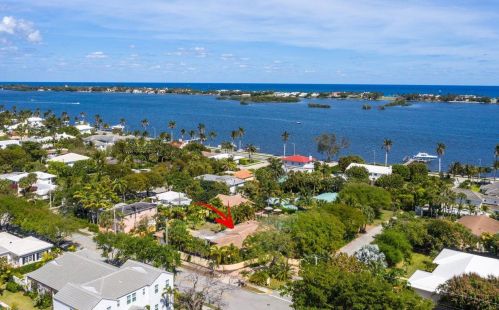 133 Miramar Way, West Palm Beach, FL 33405-4771