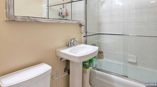 1111 River Rd, Edgewater NJ  07020-1335 exterior