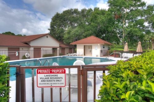 9460 Meadowood Dr, Fort Pierce FL  34951-2943 exterior