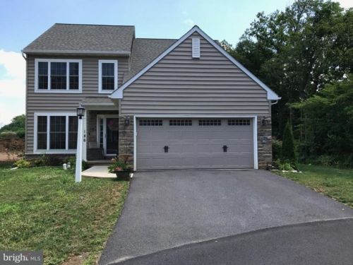 186 Waypoint Dr, Lancaster, PA 17603-5675