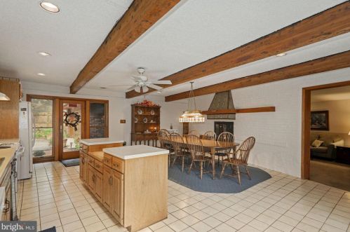 207 Thomas Ave, Riverton NJ 08077-1039 exterior