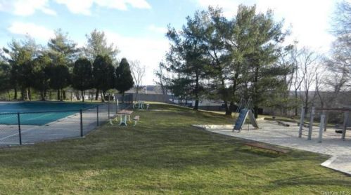 111 Jonathan Dr, Mahopac NY  10541-2209 exterior