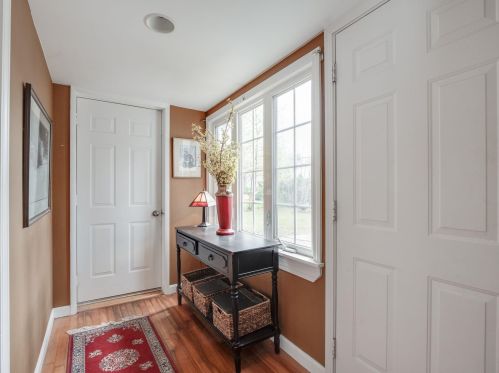 204 Dunstable Rd, Nashua NH  03062-2340 exterior